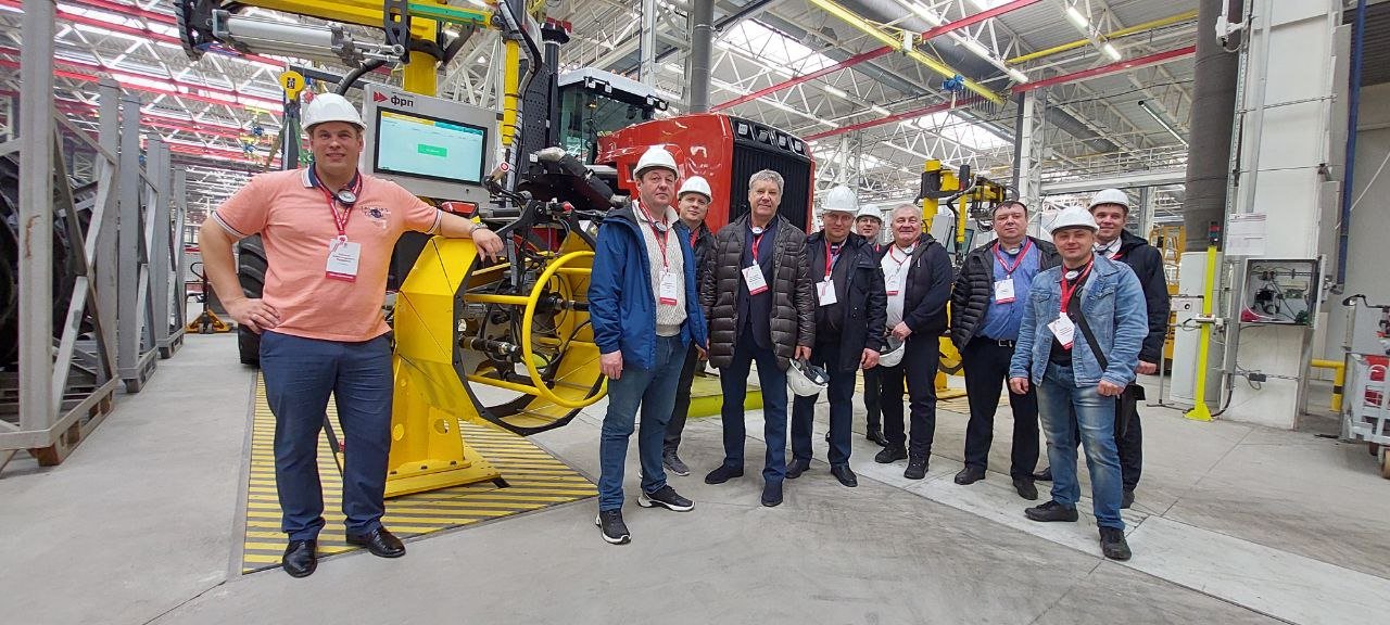Завод Ростсельмаш. Сегодня здесь встречают алтайских аграриев. Первые кадры.