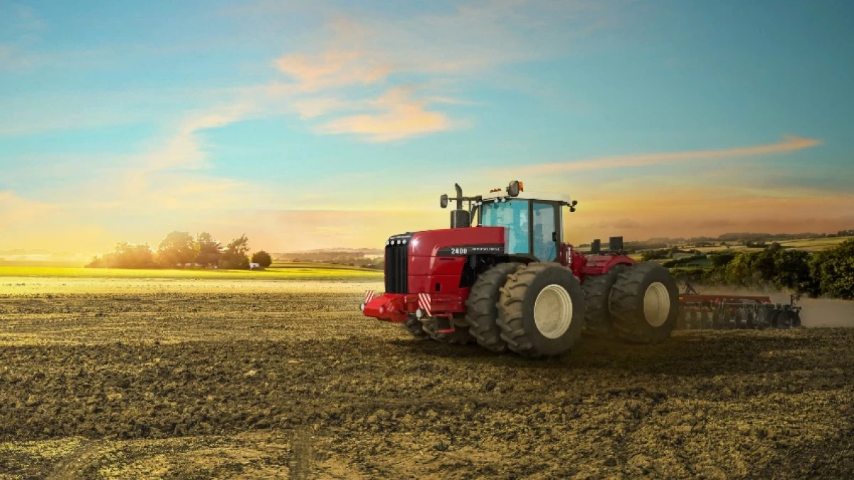 С конвейера сошел обновленный трактор Ростсельмаш 2400 с увеличенной мощностью в 430 л.с. и объемом двигателя 11,6 л.