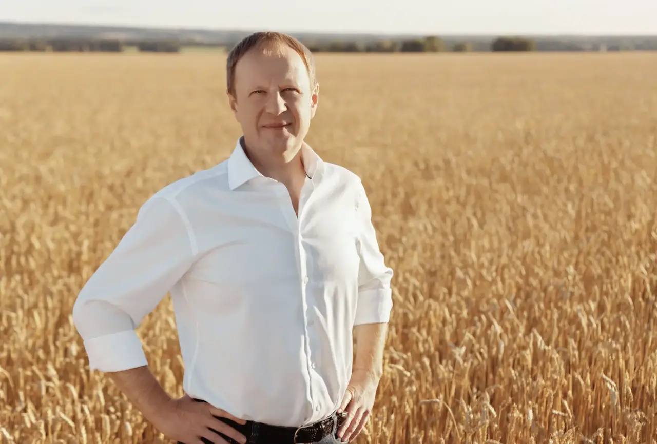 Пятый миллион тонн зерна намолотили алтайские аграрии.