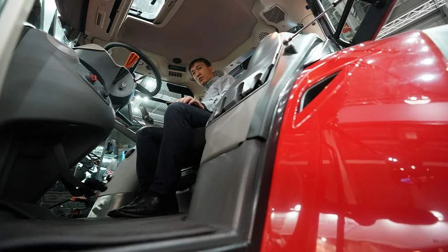 В России начались испытания первого «автомата» для трактора